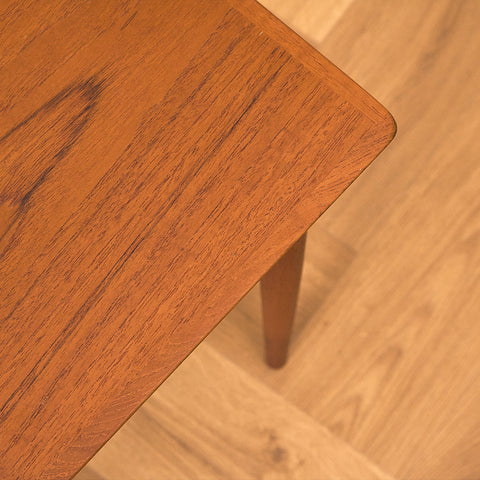 Svenskt sidobord i teak