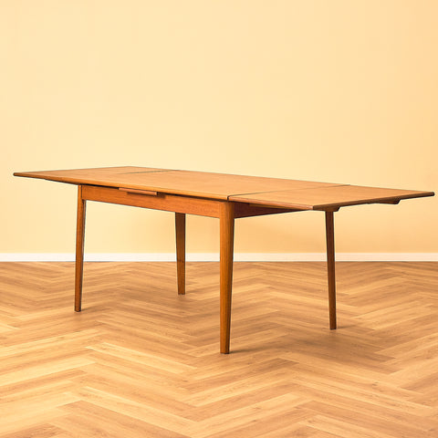 Danish dining table in teak
