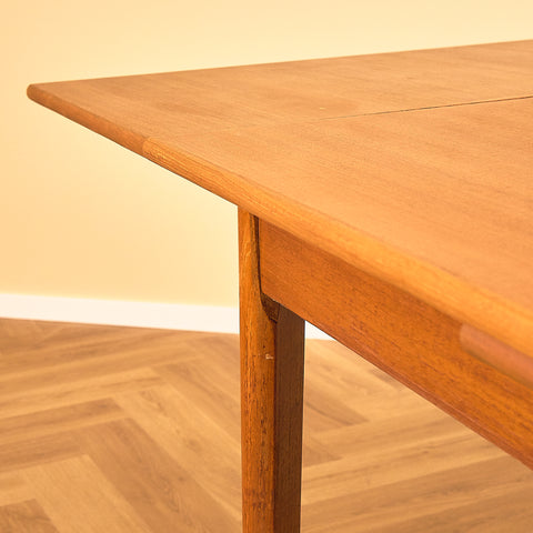 Danish dining table in teak