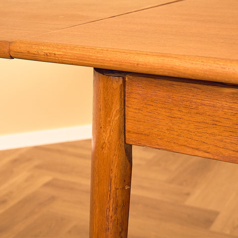 Danish dining table in teak