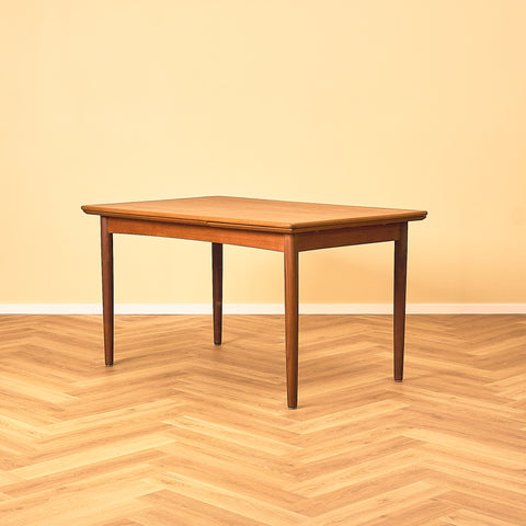Danskt matbord i teak och valnöt