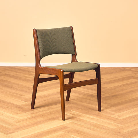 Danish dining chairs in walnut by Erik Buch for Anderstrup Møbelfabrik, model 89