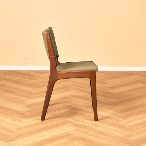 Danish dining chairs in walnut by Erik Buch for Anderstrup Møbelfabrik, model 89