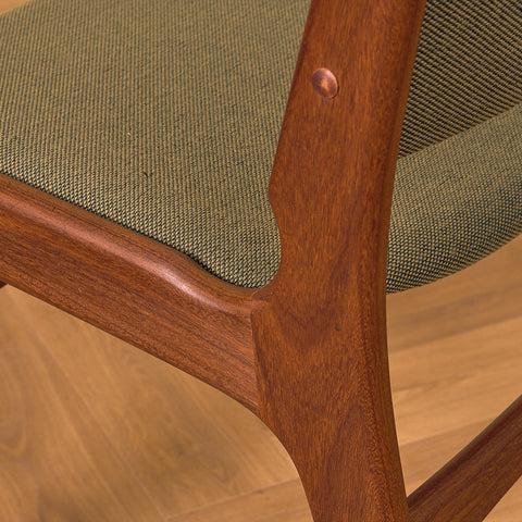 Danish dining chairs in walnut by Erik Buch for Anderstrup Møbelfabrik, model 89