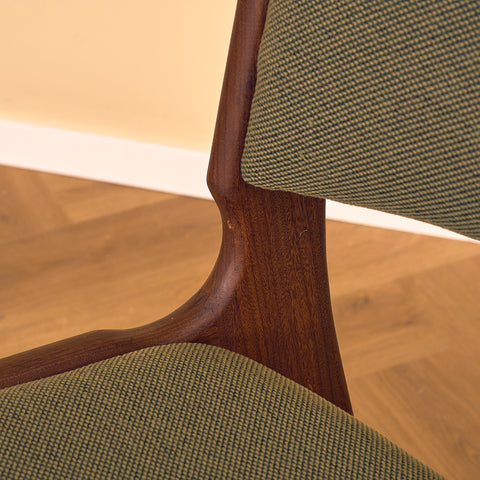 Danish dining chairs in walnut by Erik Buch for Anderstrup Møbelfabrik, model 89