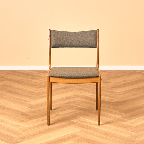 Danish dining chairs in oak by Johannes Andersen for Uldum Mobelfabrk