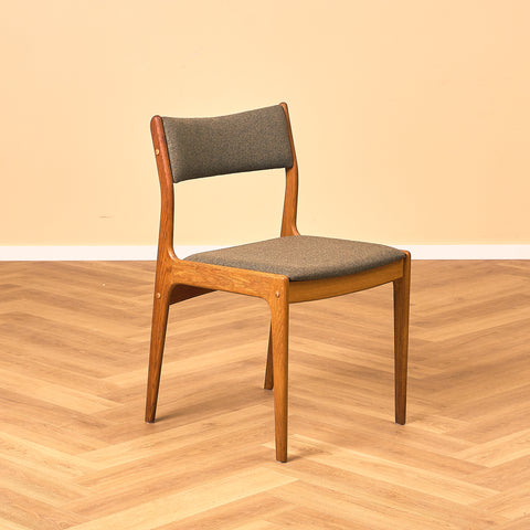 Danish dining chairs in oak by Johannes Andersen for Uldum Mobelfabrk