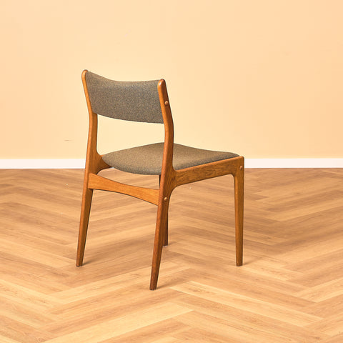 Danish dining chairs in oak by Johannes Andersen for Uldum Mobelfabrk