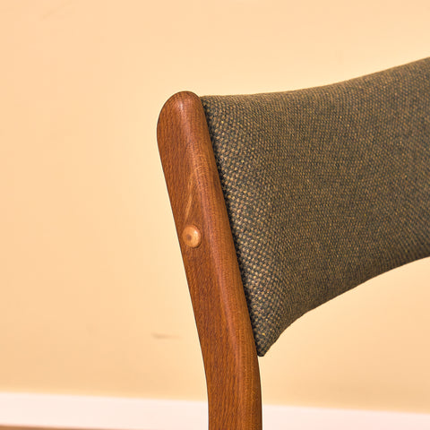 Danish dining chairs in oak by Johannes Andersen for Uldum Mobelfabrk