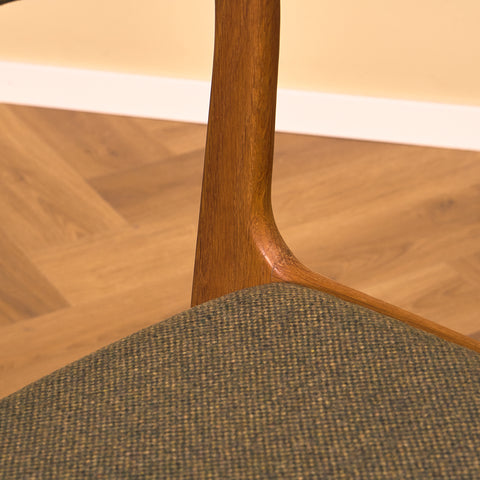 Danish dining chairs in oak by Johannes Andersen for Uldum Mobelfabrk