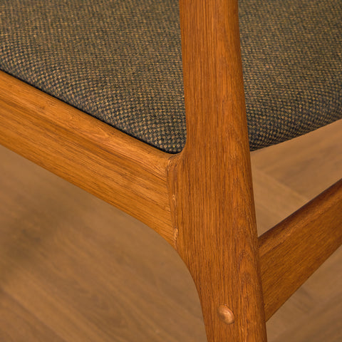 Danish dining chairs in oak by Johannes Andersen for Uldum Mobelfabrk