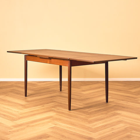 Danskt matbord i teak och valnöt