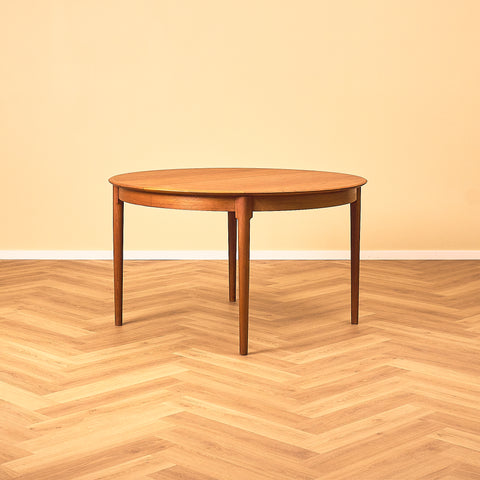 Danskt runt matbord i teak