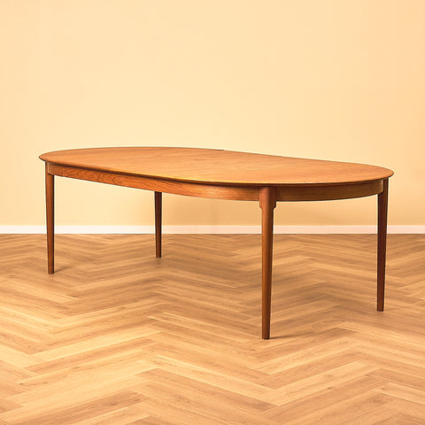 Danskt runt matbord i teak