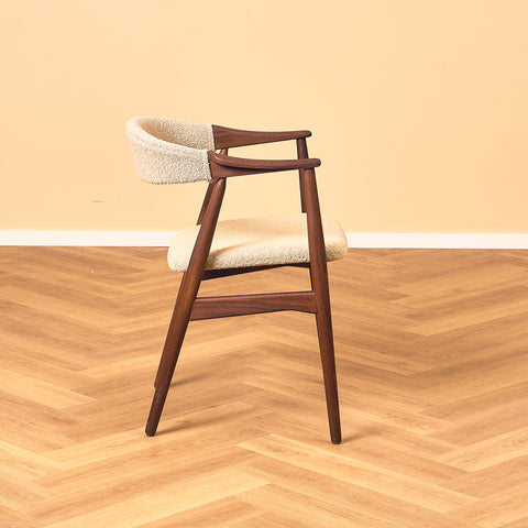 Danish dining armchairs in walnut 'model 213' by Thomas Harlev for Farstrup