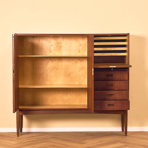 Dansk högskänk i teak och ek