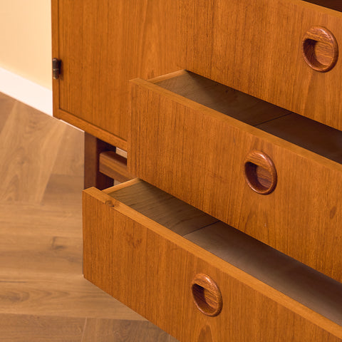 Swedish bookshelf in teak by AB Hovmantorps Möbelfabrik