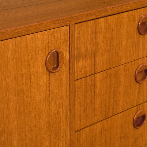 Swedish bookshelf in teak by AB Hovmantorps Möbelfabrik