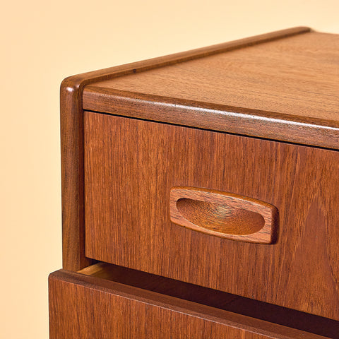 Dansk byrå i teak i Kai Winding-stil