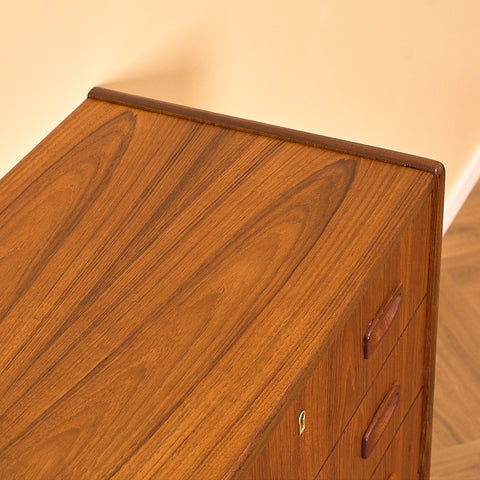 Dansk byrå i teak i Kai Winding-stil