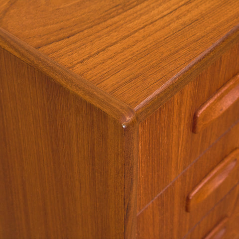 Dansk byrå i teak i Kai Winding-stil