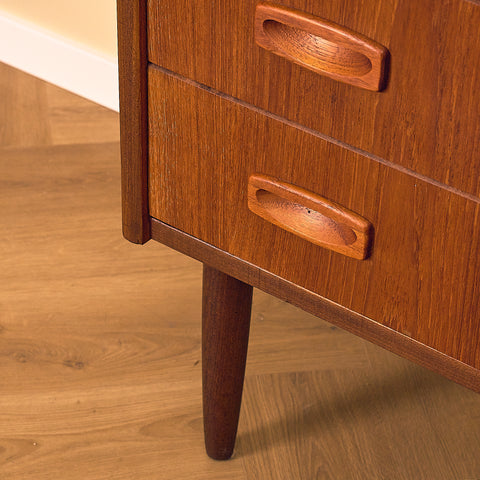 Dansk byrå i teak i Kai Winding-stil