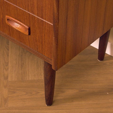 Dansk byrå i teak i Kai Winding-stil