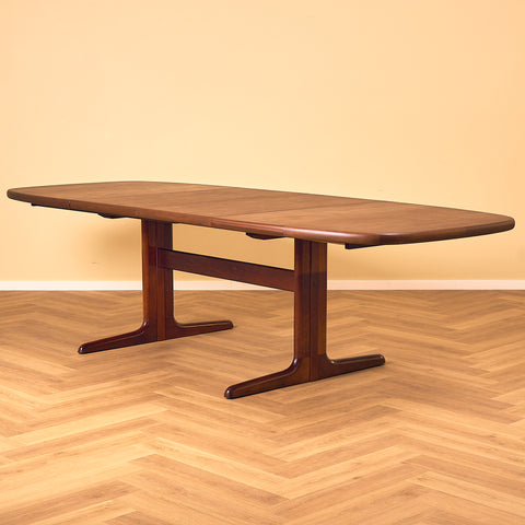Danish oval dining table in mahogany by Skovby