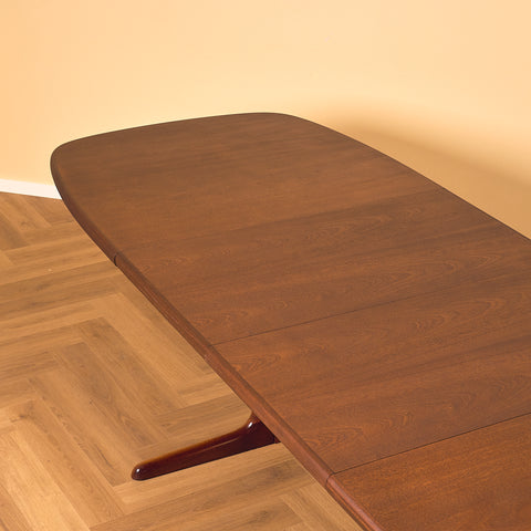 Danish oval dining table in mahogany by Skovby