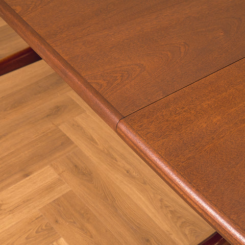 Danish oval dining table in mahogany by Skovby