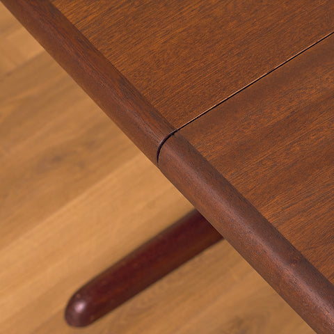 Danish oval dining table in mahogany by Skovby