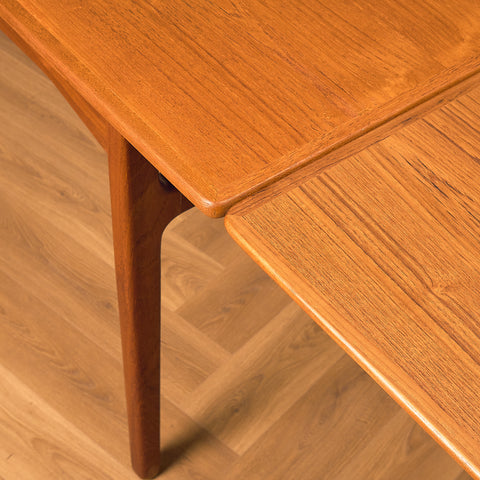 Danish dining table in teak