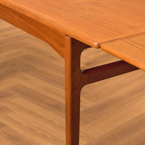 Danish dining table in teak
