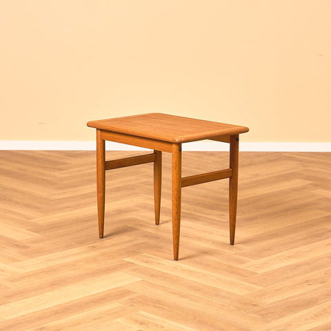 Svenskt sidobord i teak av HMB Möbler Rörvik