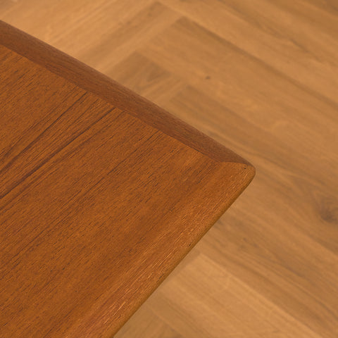 Svenskt soffbord i teak från IKEA