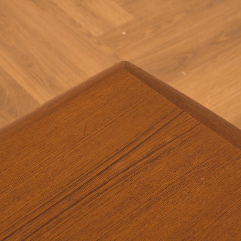 Svenskt soffbord i teak från IKEA