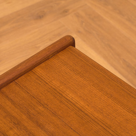 Danskt sidobord i teak