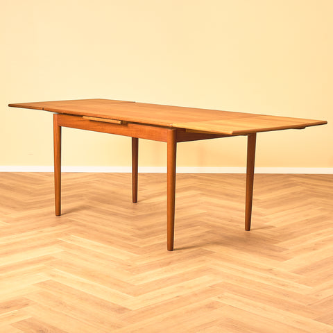 Danish dining table in teak