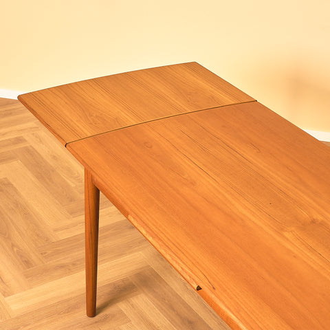 Danish dining table in teak