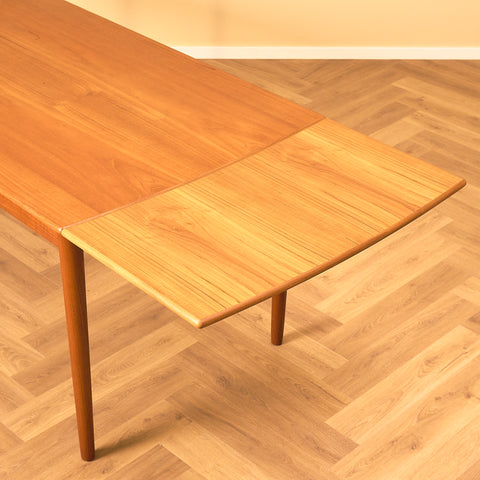 Danish dining table in teak