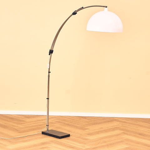 Dansk golvlampa i krom från TS Belysning ApS