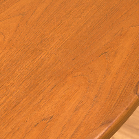 Brittiskt runt matbord i teak och valnöt samt teak från G-Plan