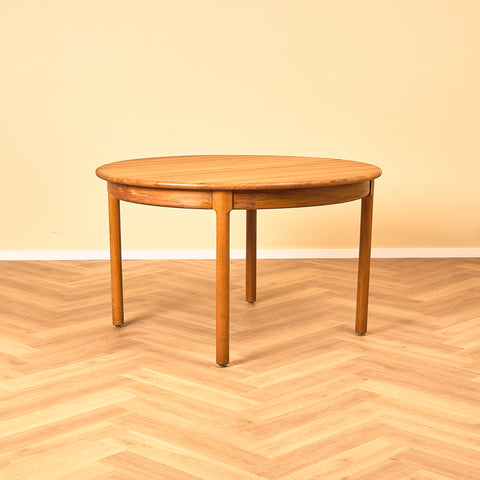 Danskt runt matbord i massiv teak