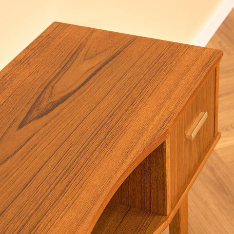 Svenskt sidobord/hallbord i teak