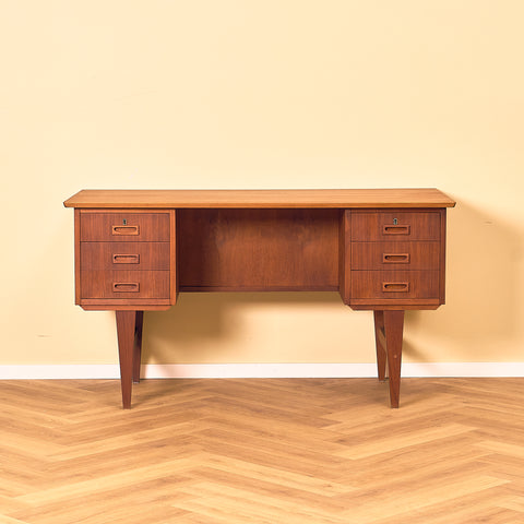 Danskt skrivbord i teak