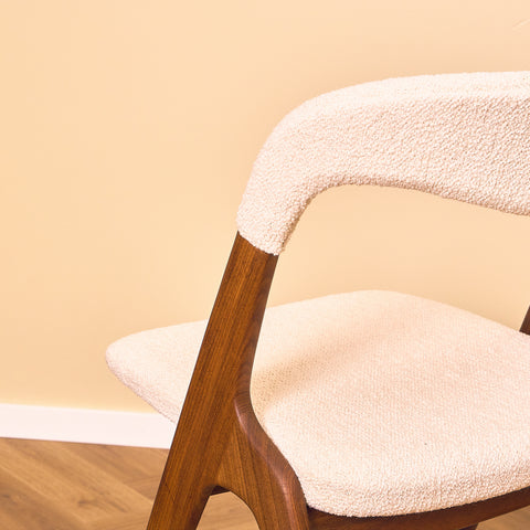 Danish dining chairs in walnut 'Sonja Chair' by Johannes Andersen for Vamo