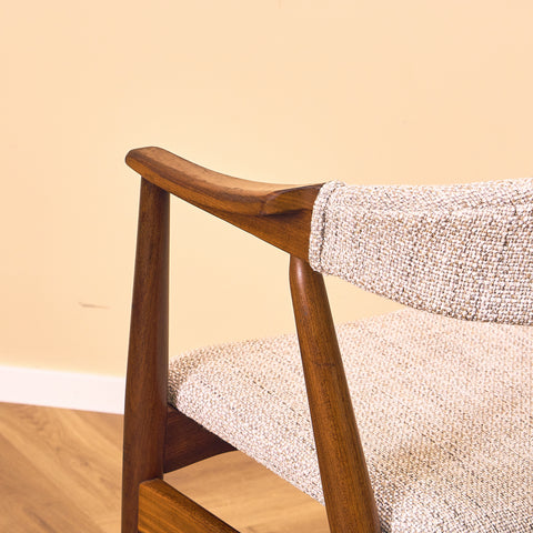 Danish dining armchairs in walnut 'model 213' by Thomas Harlev for Farstrup