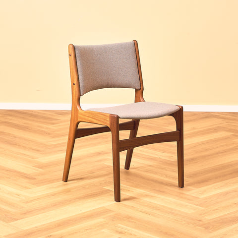 Danish dining chairs in walnut by Erik Buch for Anderstrup Møbelfabrik, model 89
