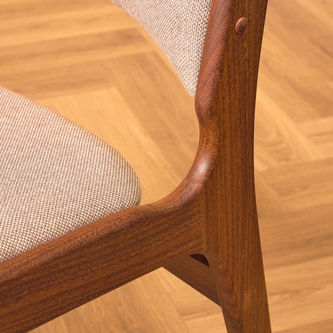 Danish dining chairs in walnut by Erik Buch for Anderstrup Møbelfabrik, model 89