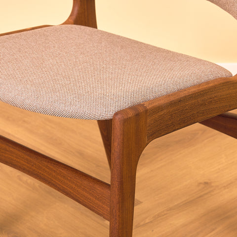 Danish dining chairs in walnut by Erik Buch for Anderstrup Møbelfabrik, model 89